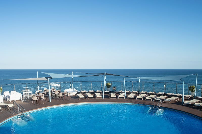 Piscina hotel El Puerto en Fuengirola
