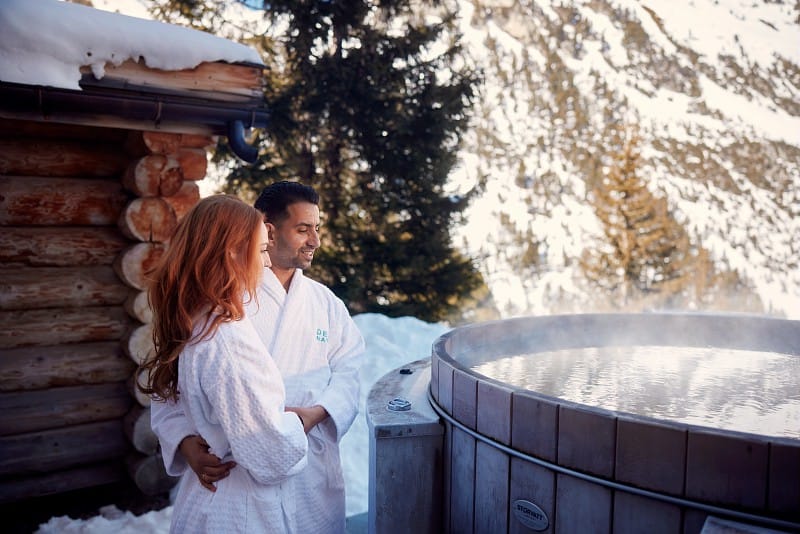 Pareja en vacaciones de invierno