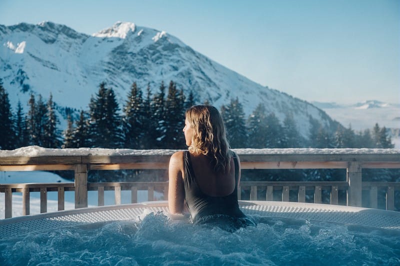 Persona relajada en spa Alpes