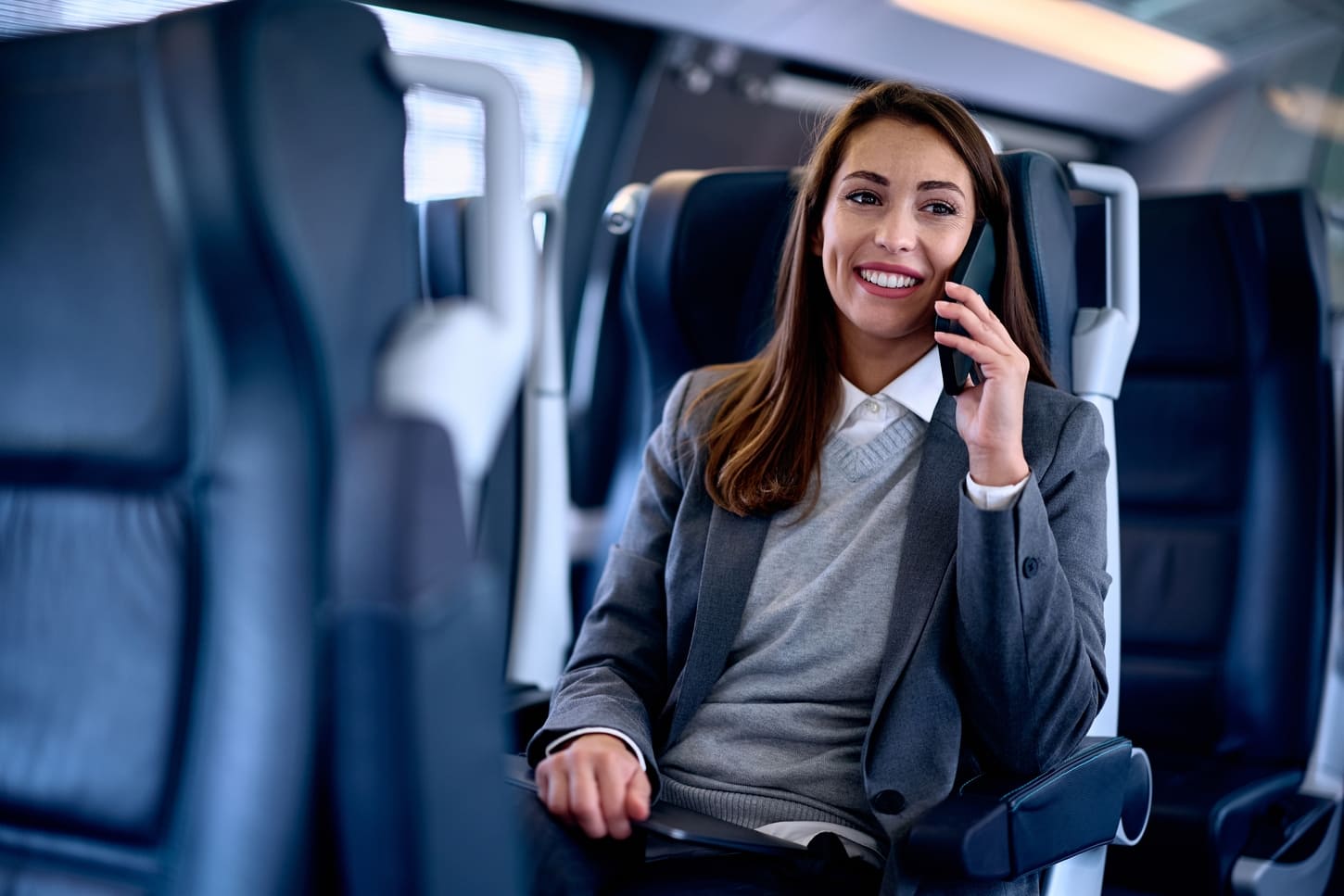 Mujer en viaje de negocios