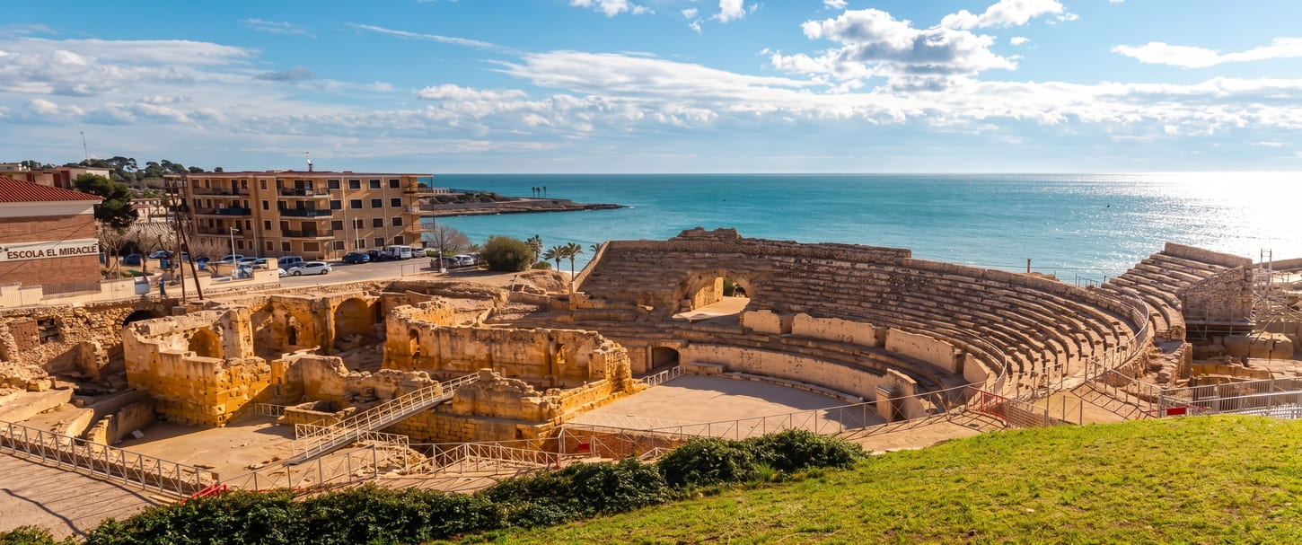 Ruinas de un antiguo anfiteatro romano en Tarragona