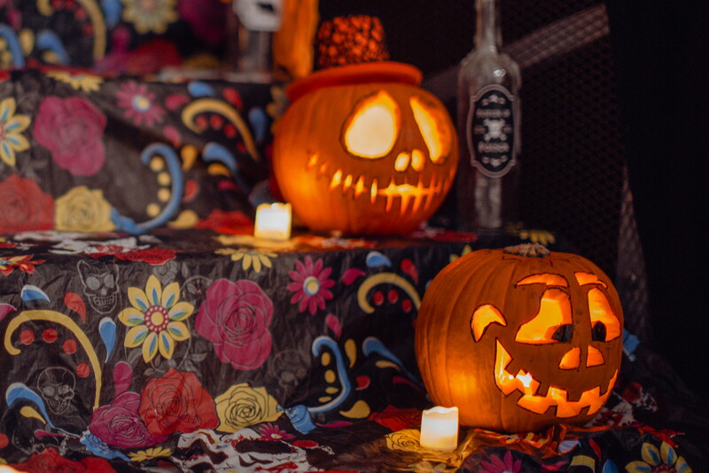 Calabazas en mesa Halloween